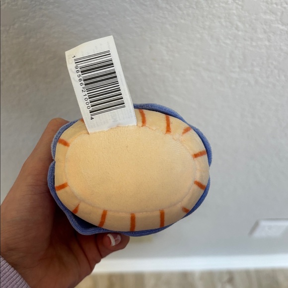 Squishmellow Blueberry Cupcake Keychain - Picture 3 of 3